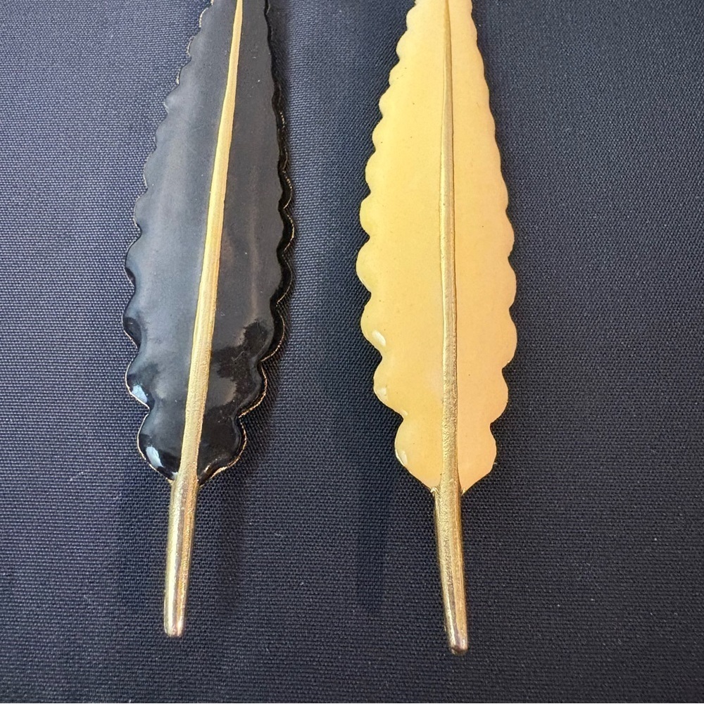 Vintage Tancer II Set of 2 Enamel Goldtone Feather Pins Brooches - Picture 3 of 8